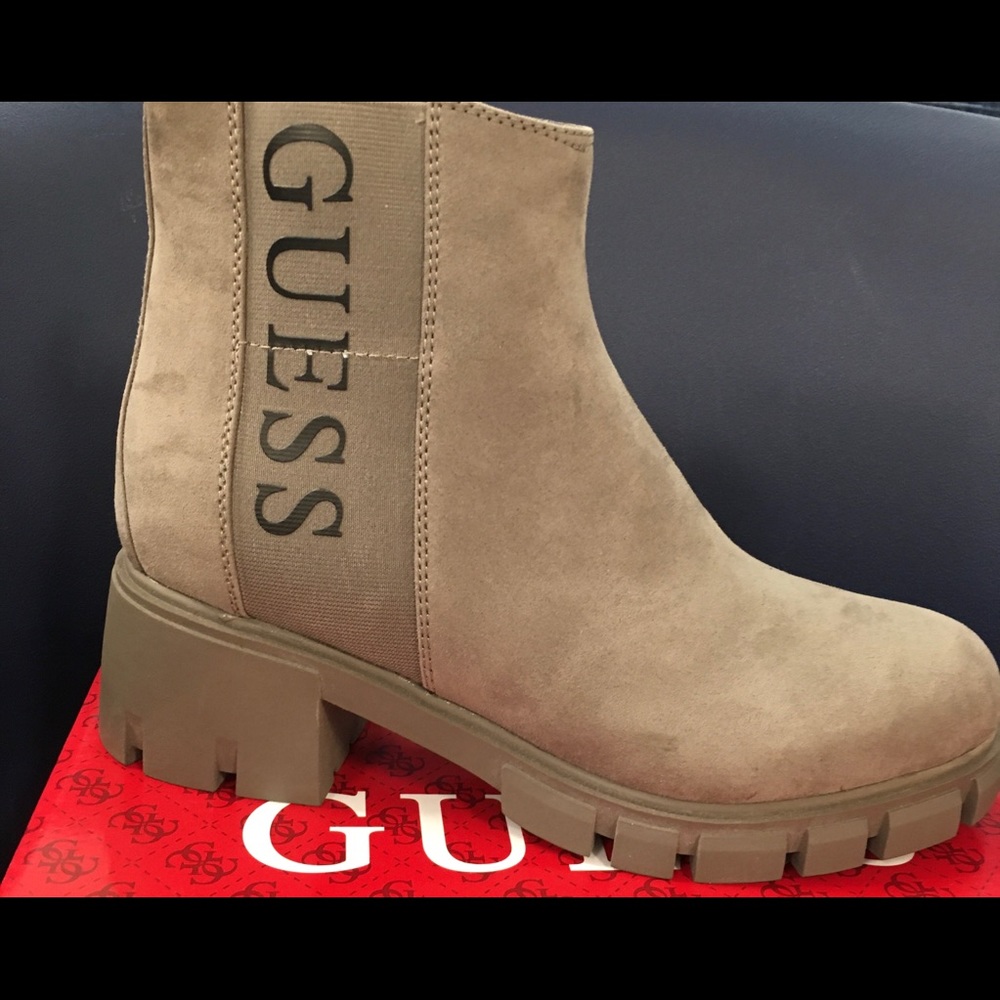 🤎🥾Guess Suede tan ankle Boots 🥾 - Picture 5 of 8